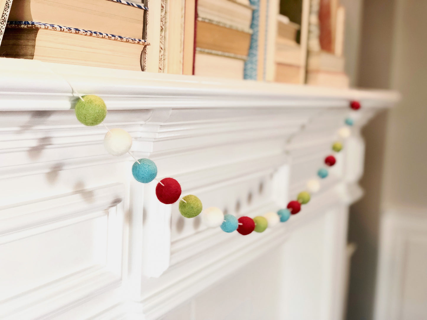 MERRY WOOL FELT BALL GARLAND