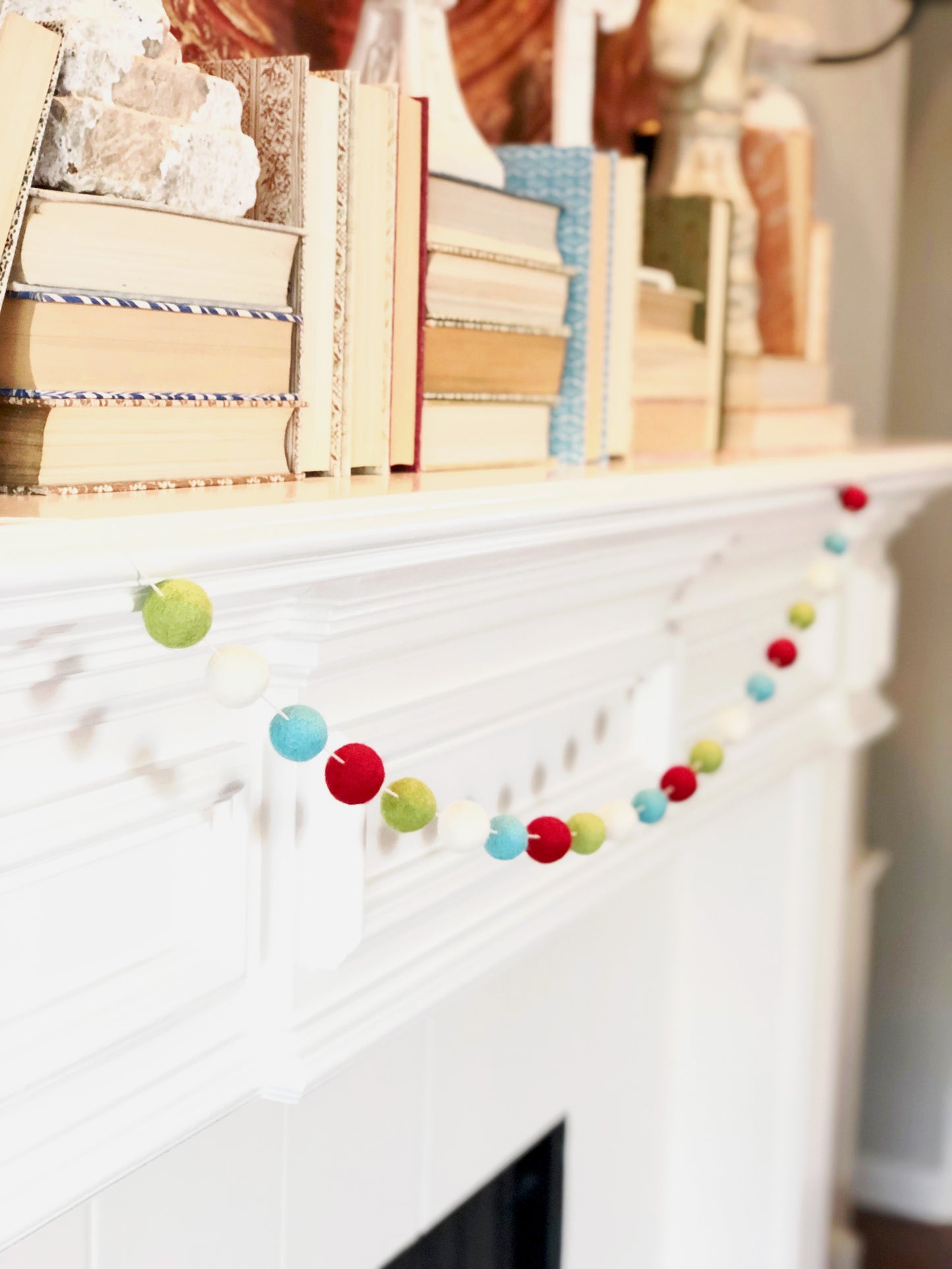 MERRY WOOL FELT BALL GARLAND