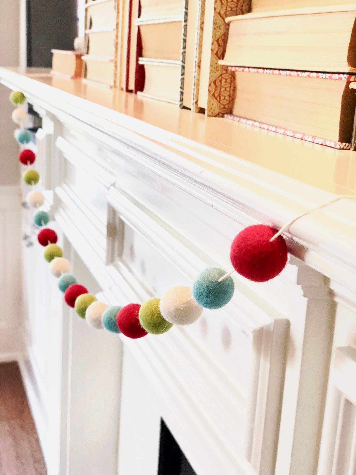 MERRY WOOL FELT BALL GARLAND