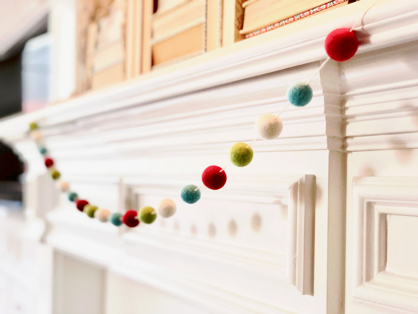 MERRY WOOL FELT BALL GARLAND