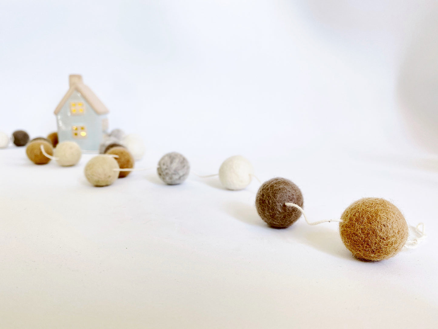 NEUTRAL WOOL FELT BALL GARLAND