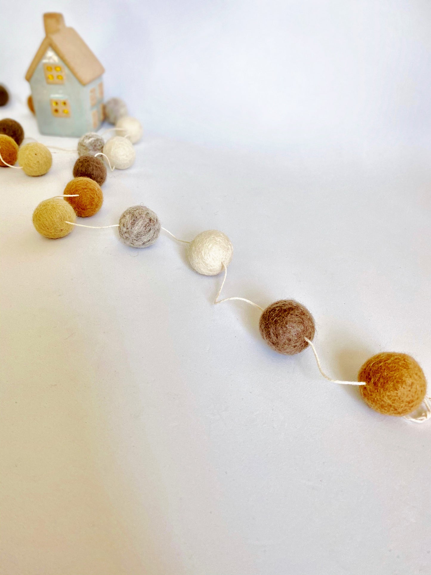 NEUTRAL WOOL FELT BALL GARLAND