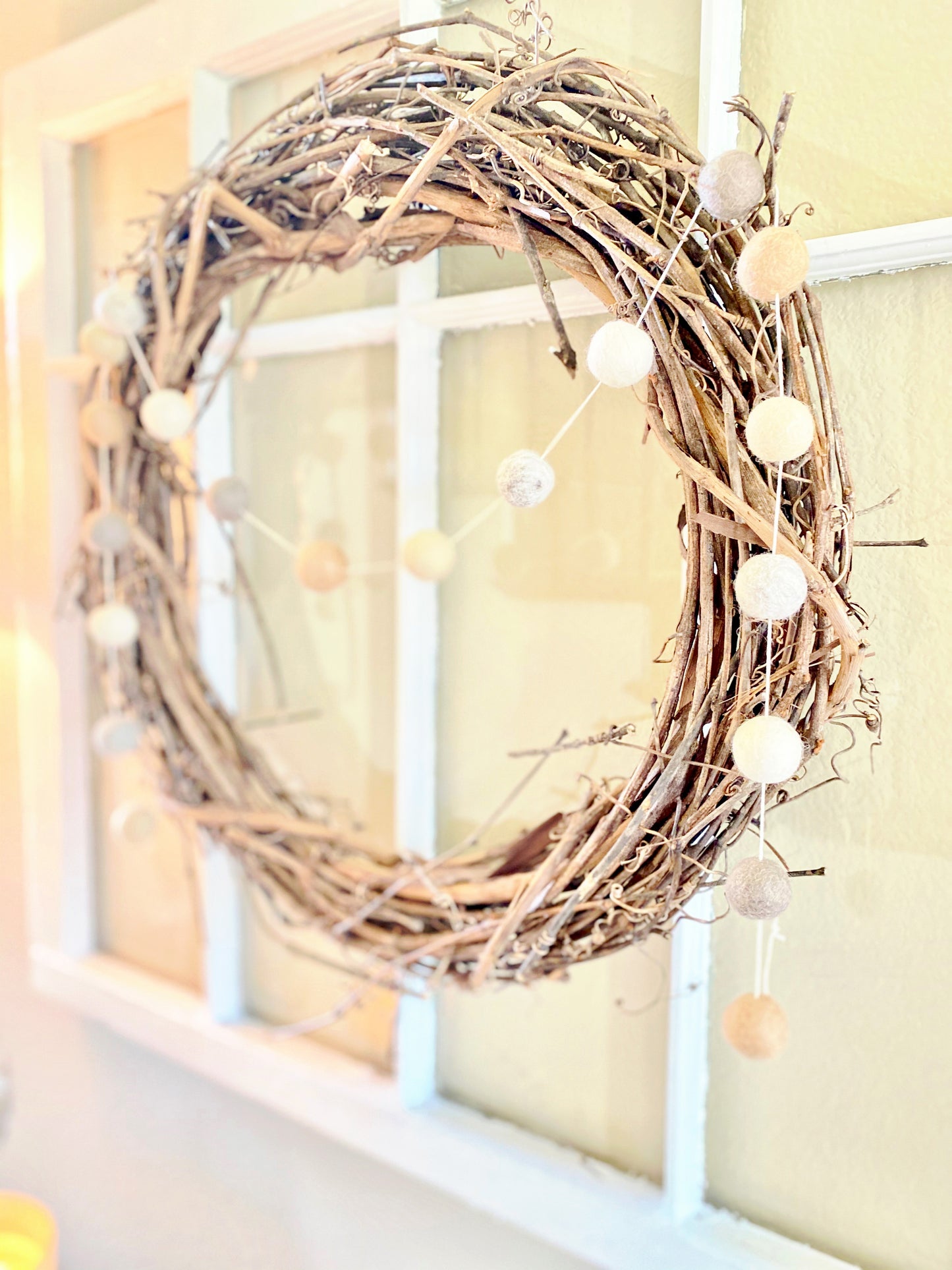 NEUTRAL WOOL FELT BALL GARLAND