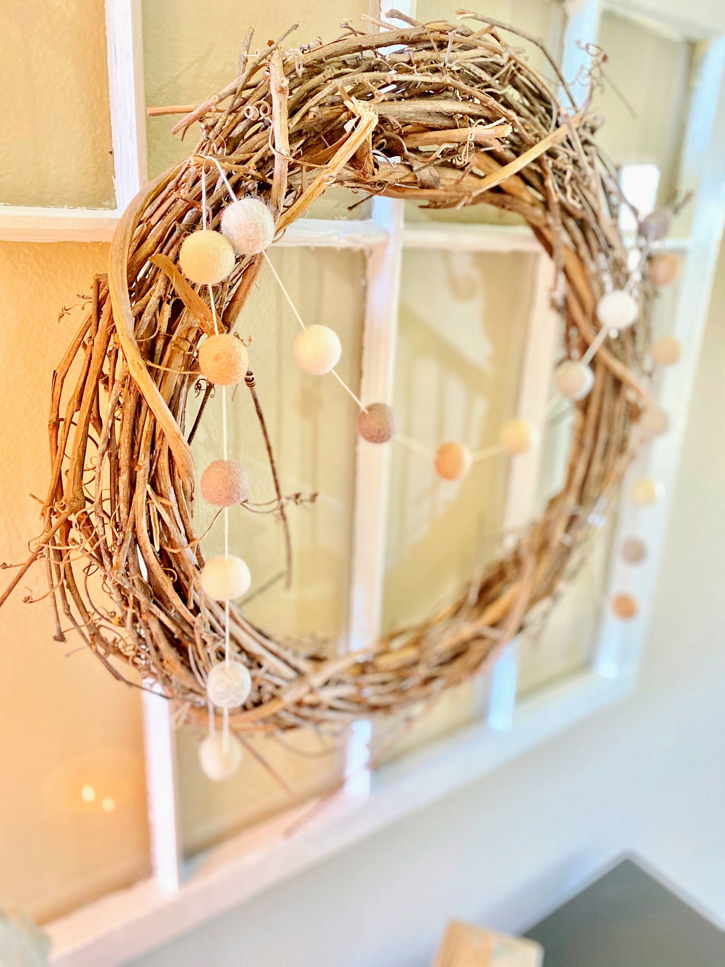 NEUTRAL WOOL FELT BALL GARLAND