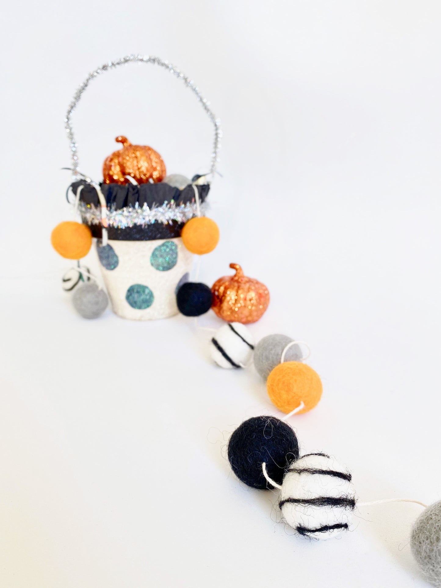 SPOOKY WOOL FELT BALL GARLAND