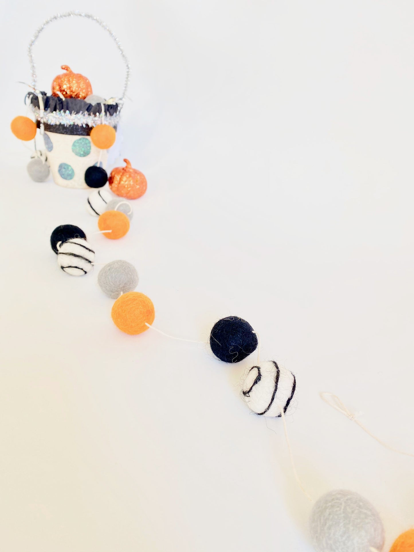 SPOOKY WOOL FELT BALL GARLAND