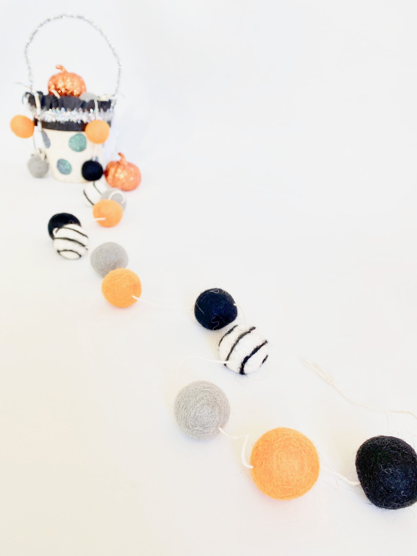 SPOOKY WOOL FELT BALL GARLAND