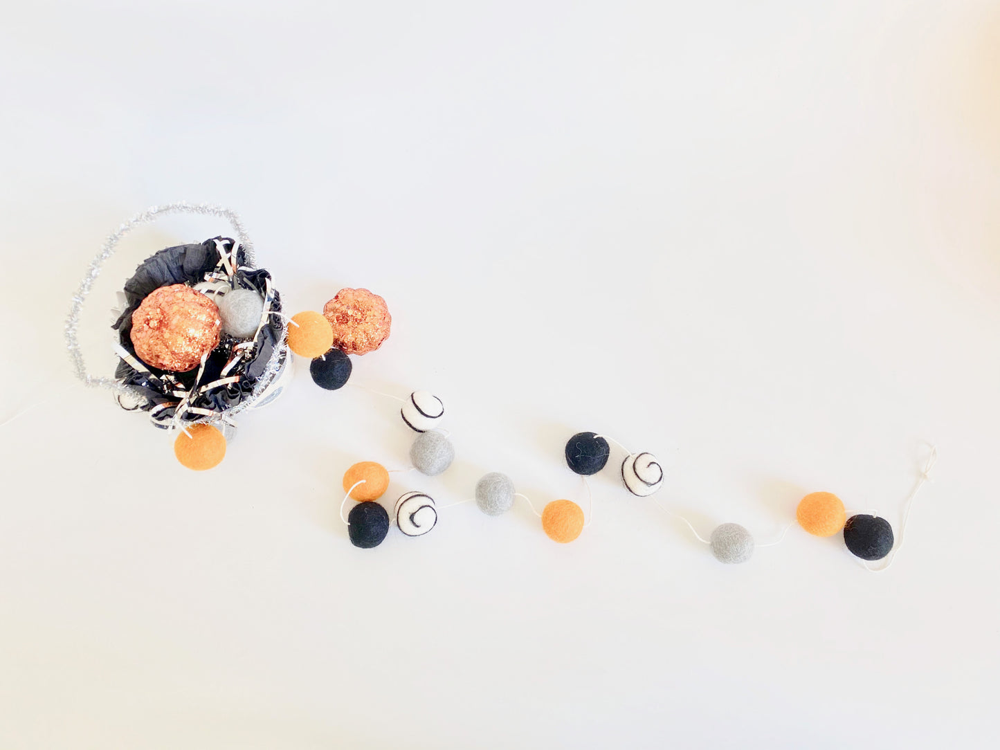 SPOOKY WOOL FELT BALL GARLAND