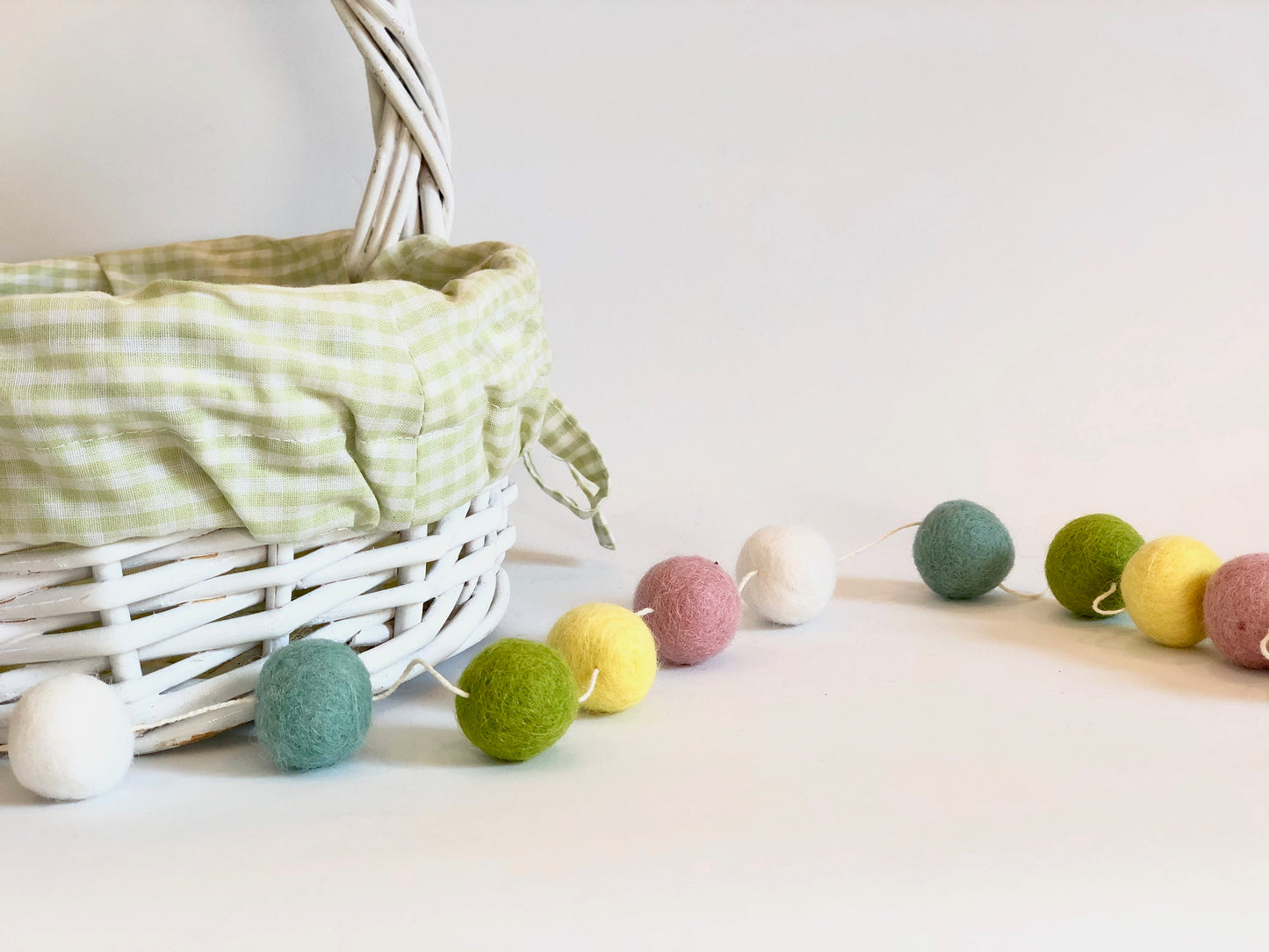 SPRING WOOL FELT BALL GARLAND