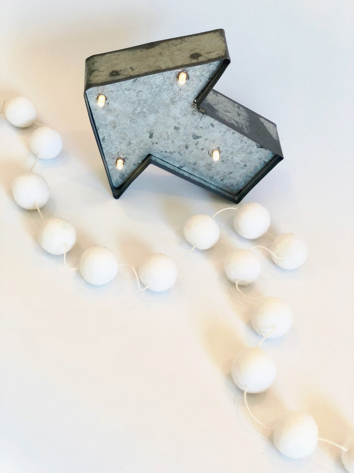 PURITY WOOL FELT BALL GARLAND