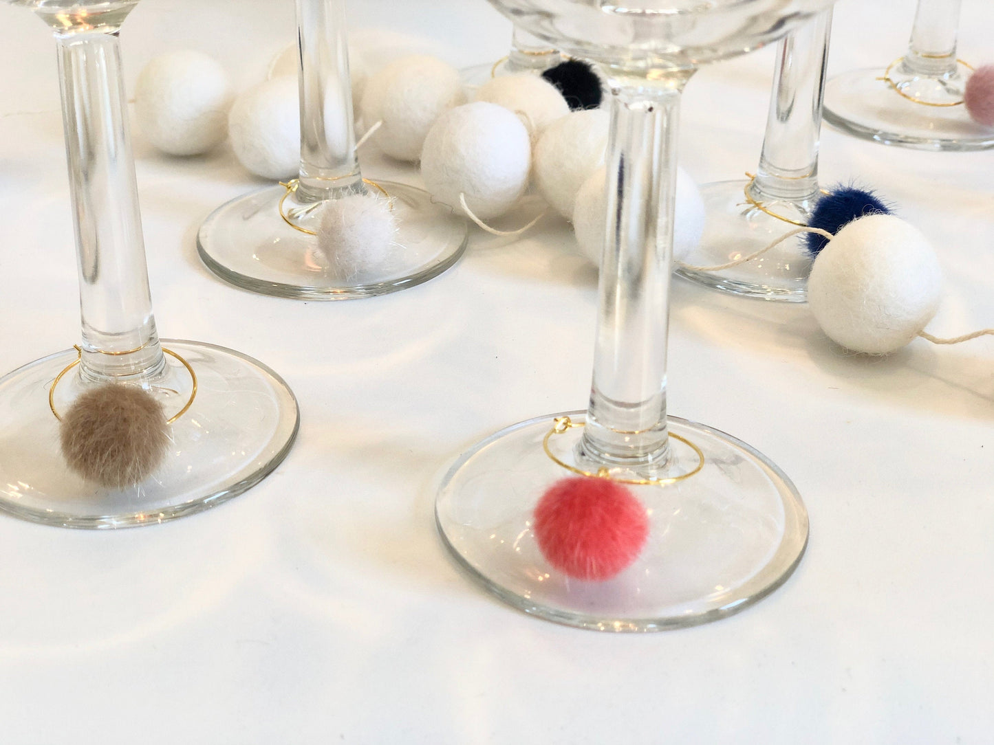 POM POM WINE GLASS CHARM SET