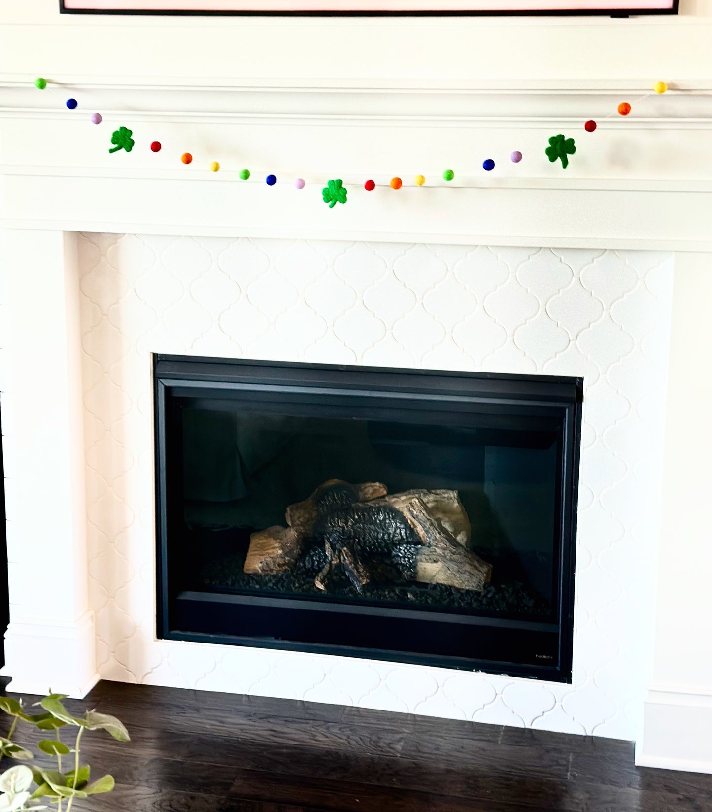 LUCKY FELT BALL GARLAND