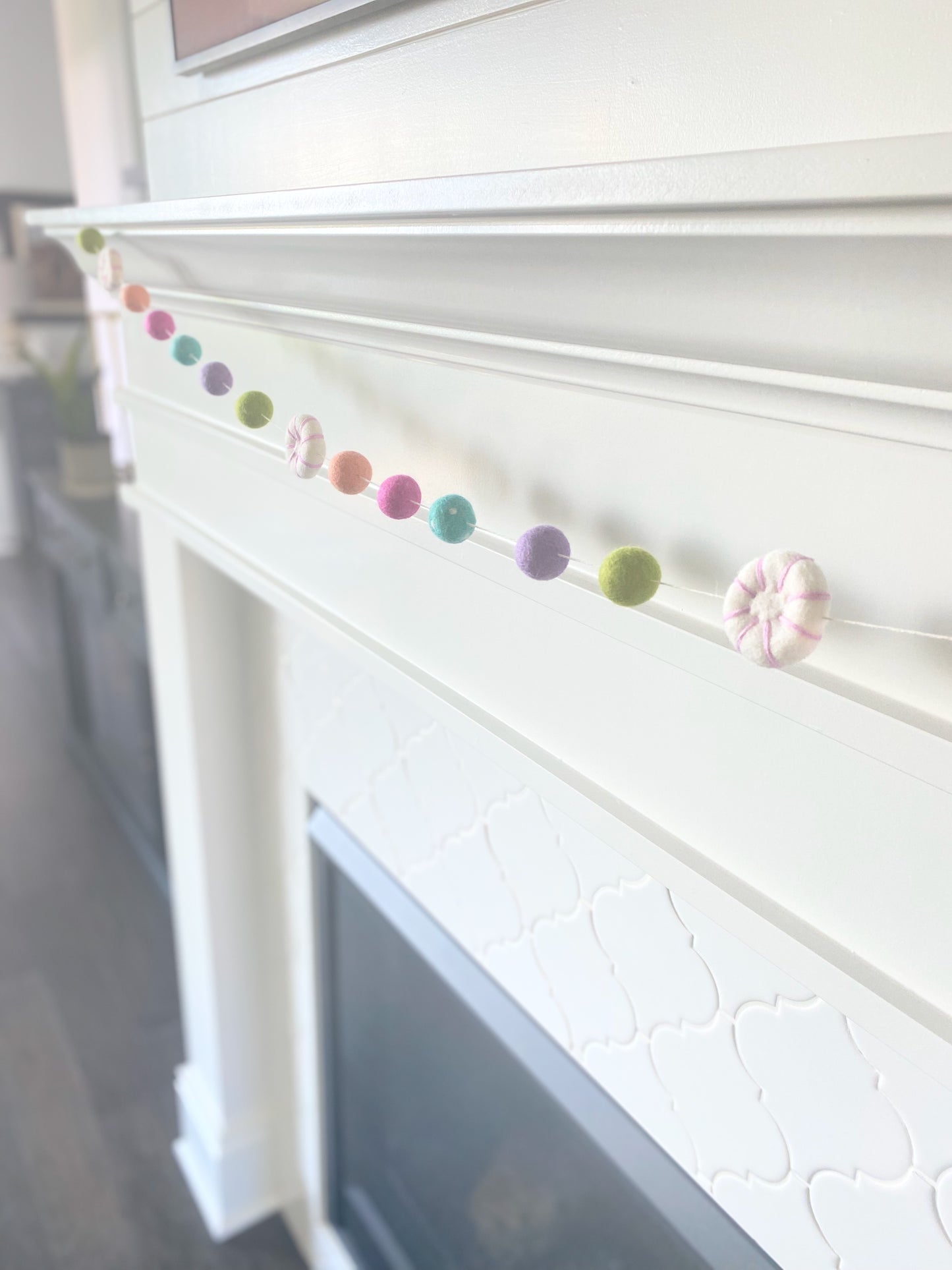 CONFECTIONERY CANDY WOOL FELT BALL GARLAND