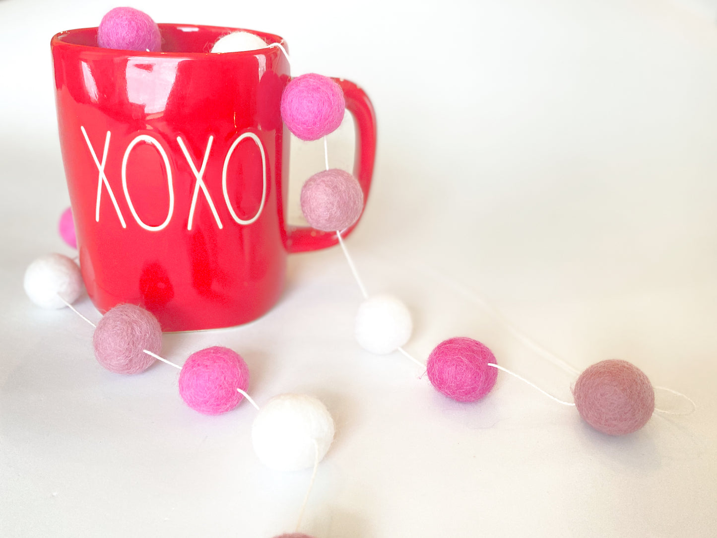 BLUSHING WOOL FELT BALL GARLAND