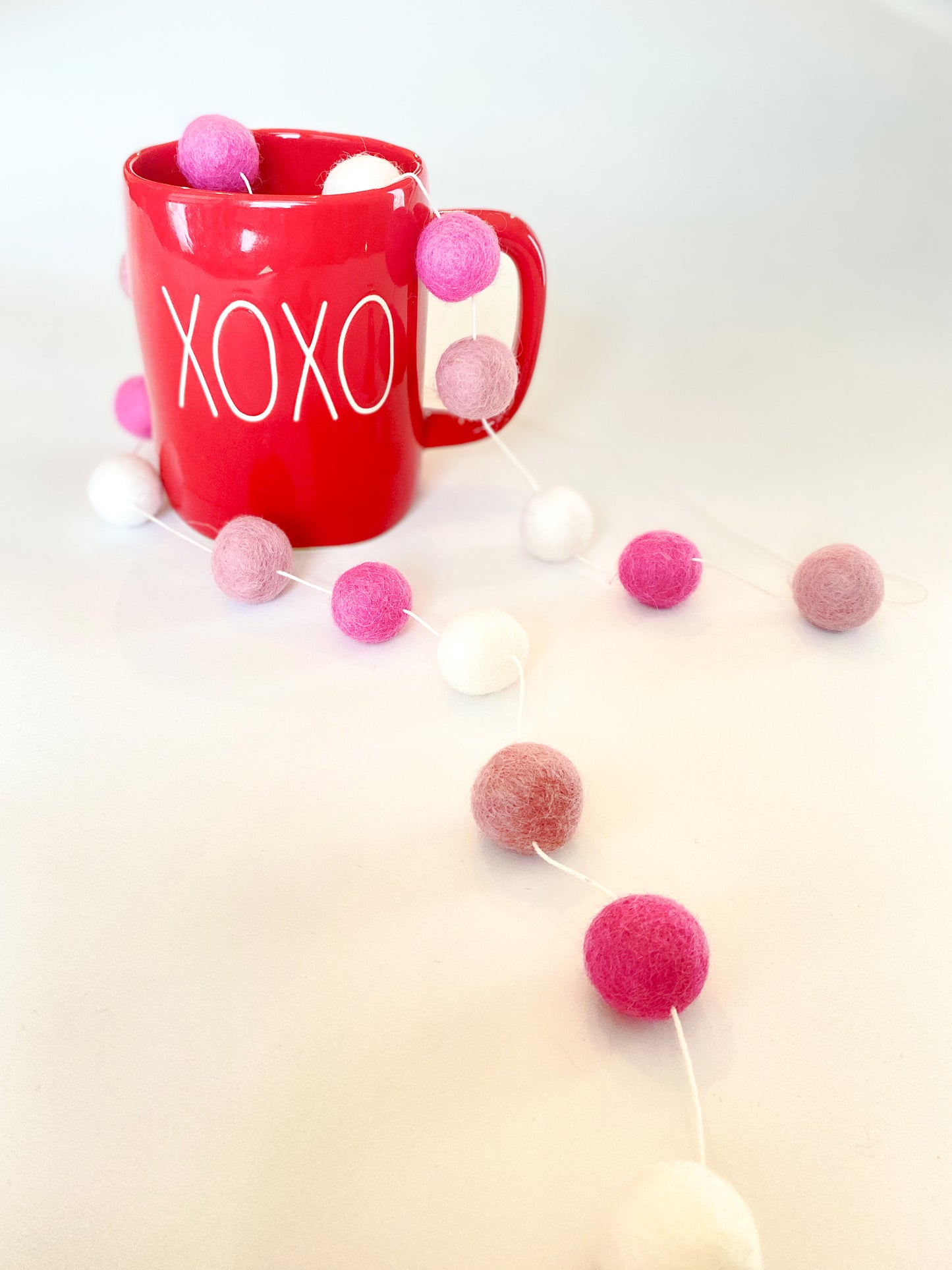 BLUSHING WOOL FELT BALL GARLAND