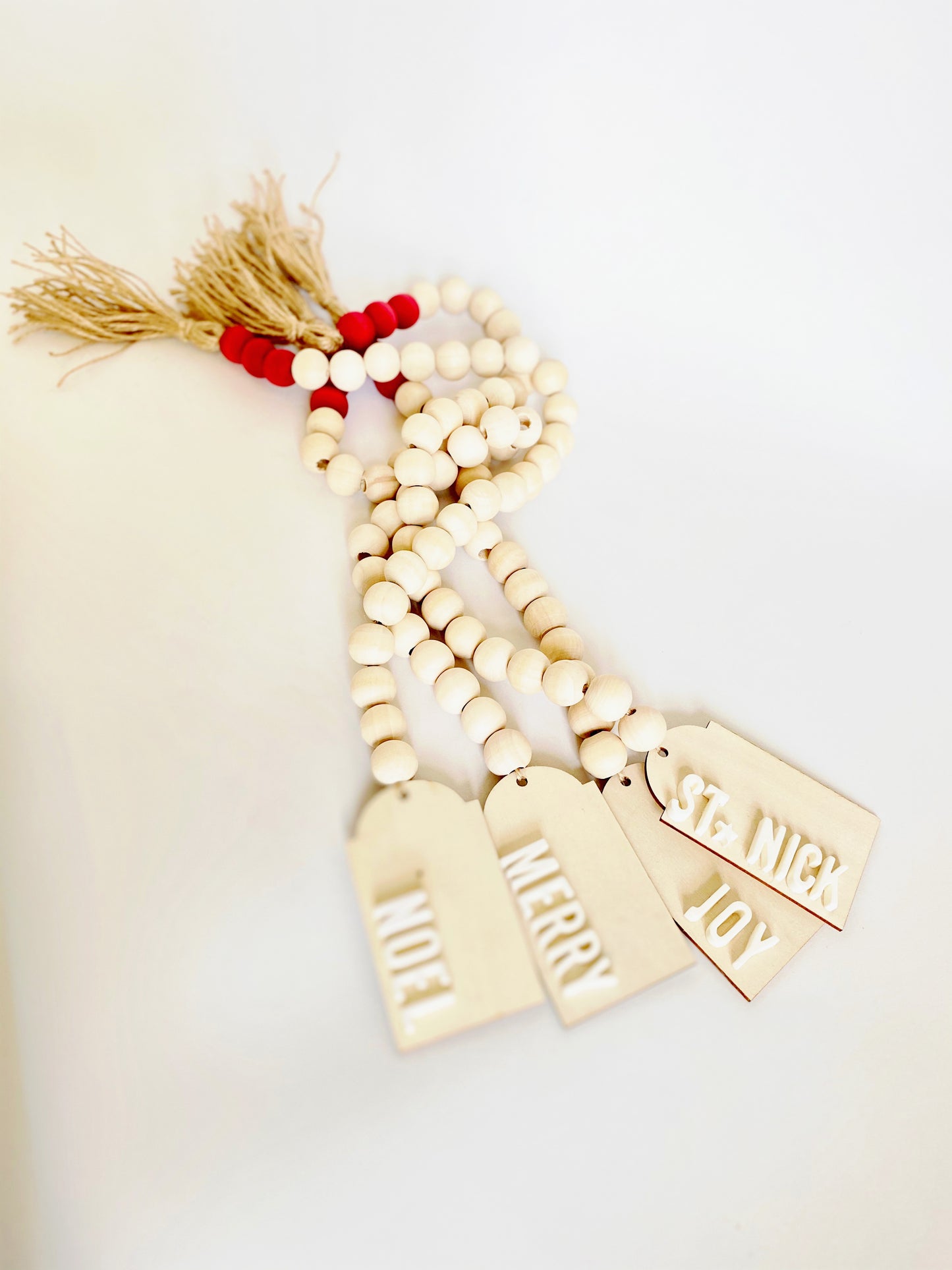 CHRISTMAS WOOD BEADS & TAG