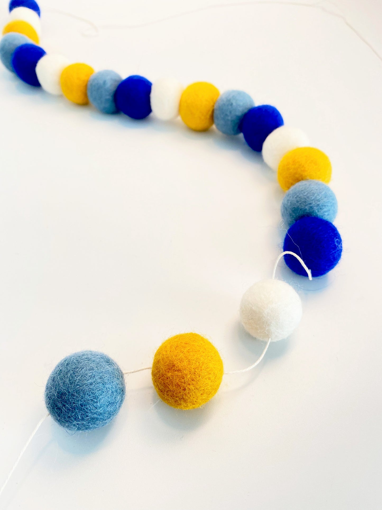 LIGHTS WOOL FELT BALL GARLAND