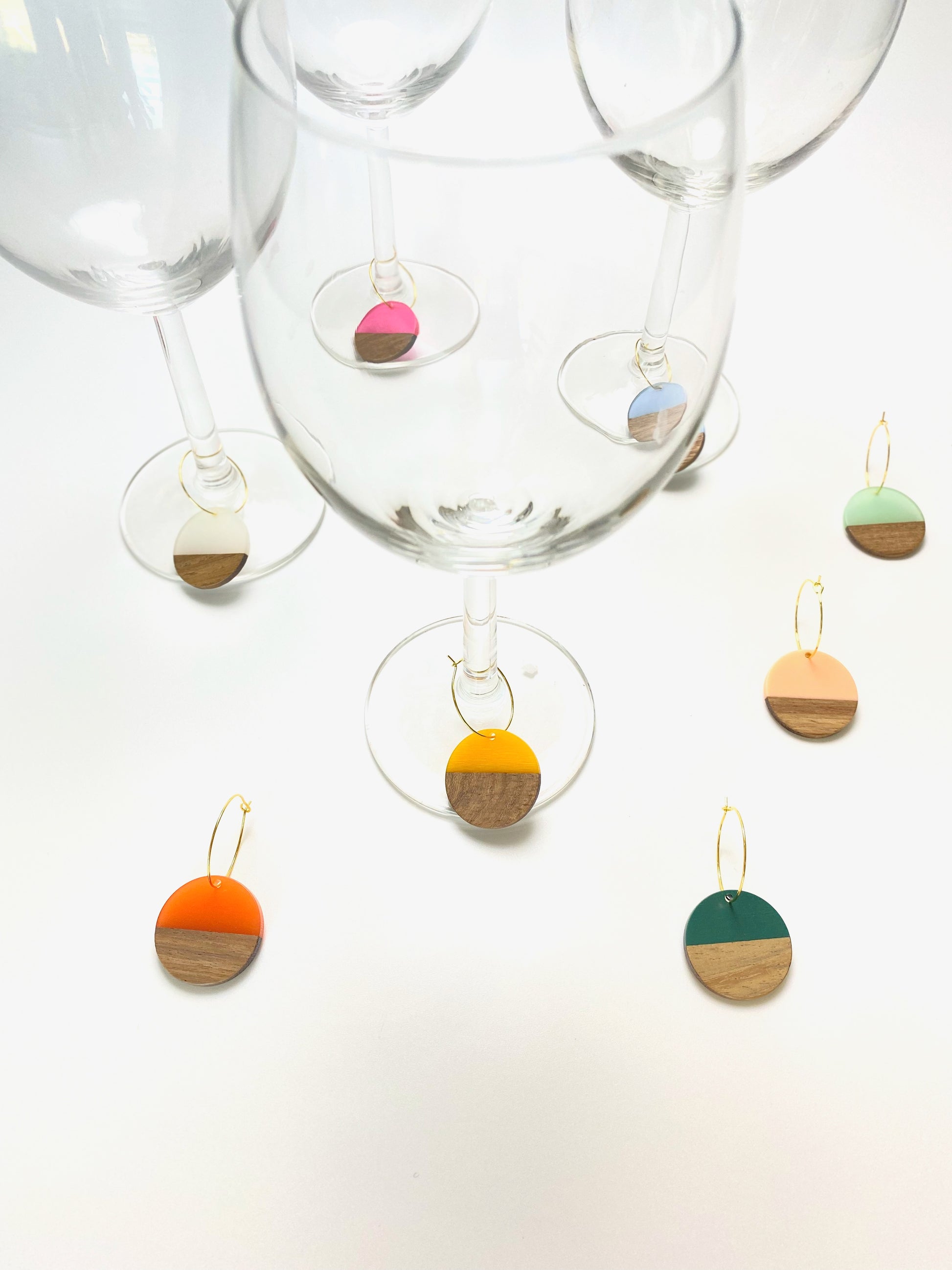 Colorful resin wood circle discs on gold wine charm rings