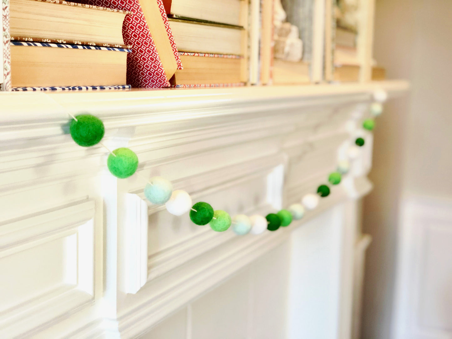 CHARMING WOOL FELT BALL GARLAND