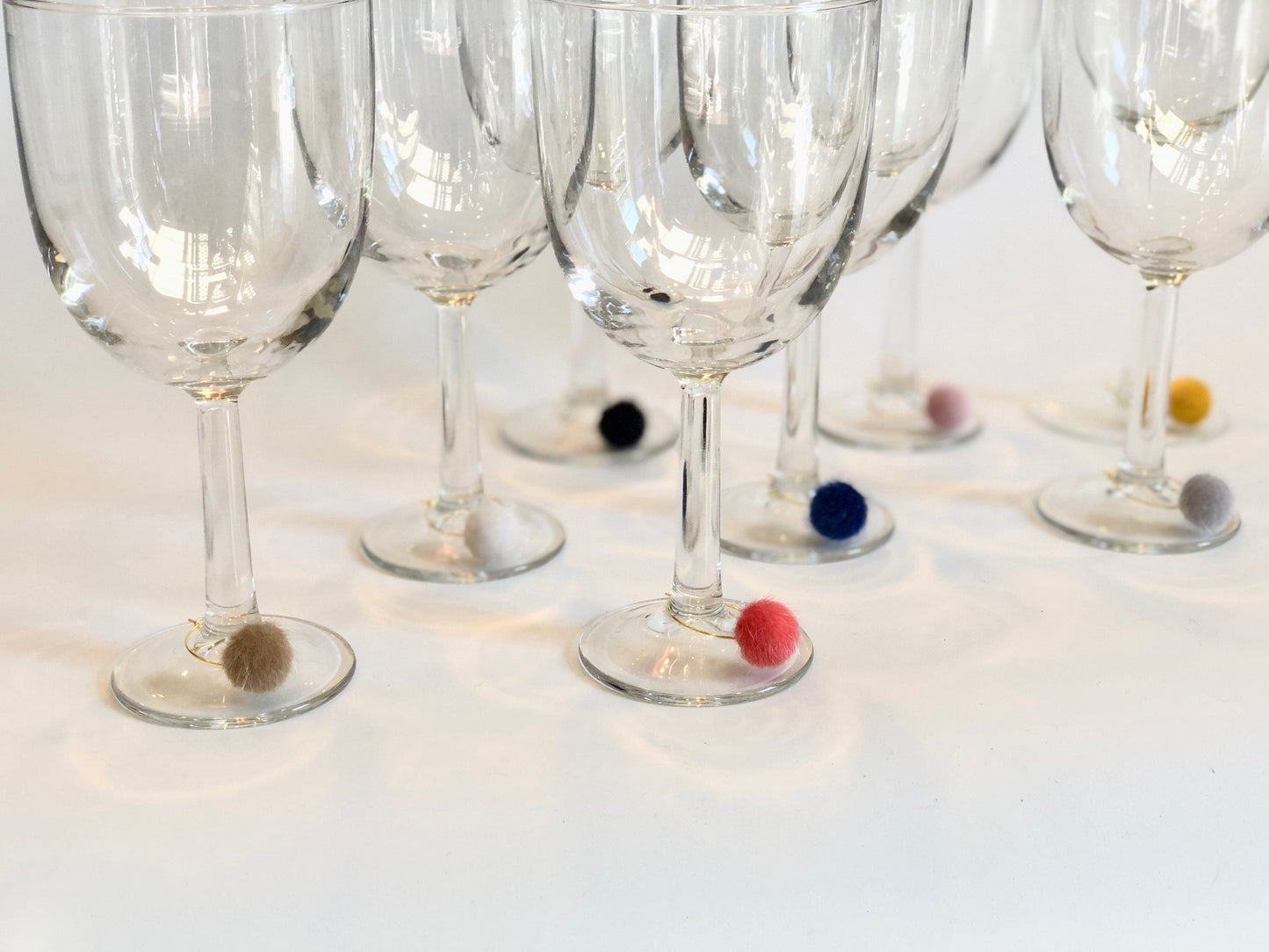 POM POM WINE GLASS CHARM SET