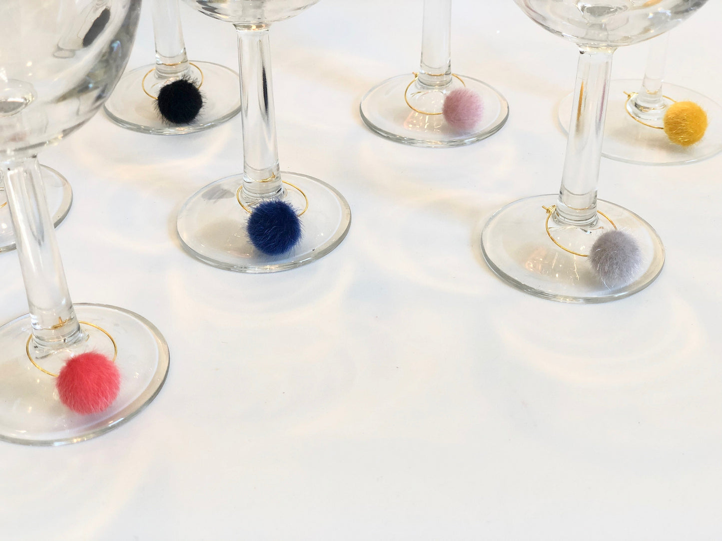 POM POM WINE GLASS CHARM SET